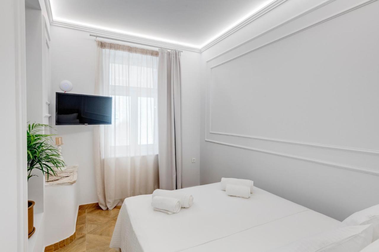 Amare Boutique Suites Ermoupoli Luaran gambar