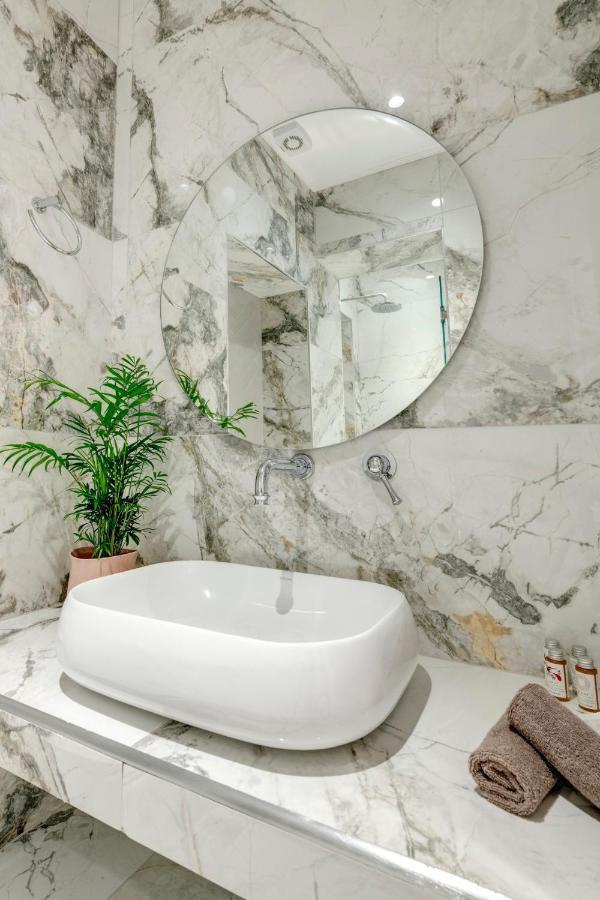 Amare Boutique Suites Ermoupoli Luaran gambar